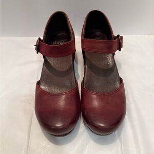 Dansko Makenna clog. Wine color